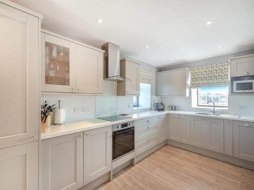 Penyrorsedd Cottage — 5-Star Luxury Hotel in Llanfachraeth, United Kingdom