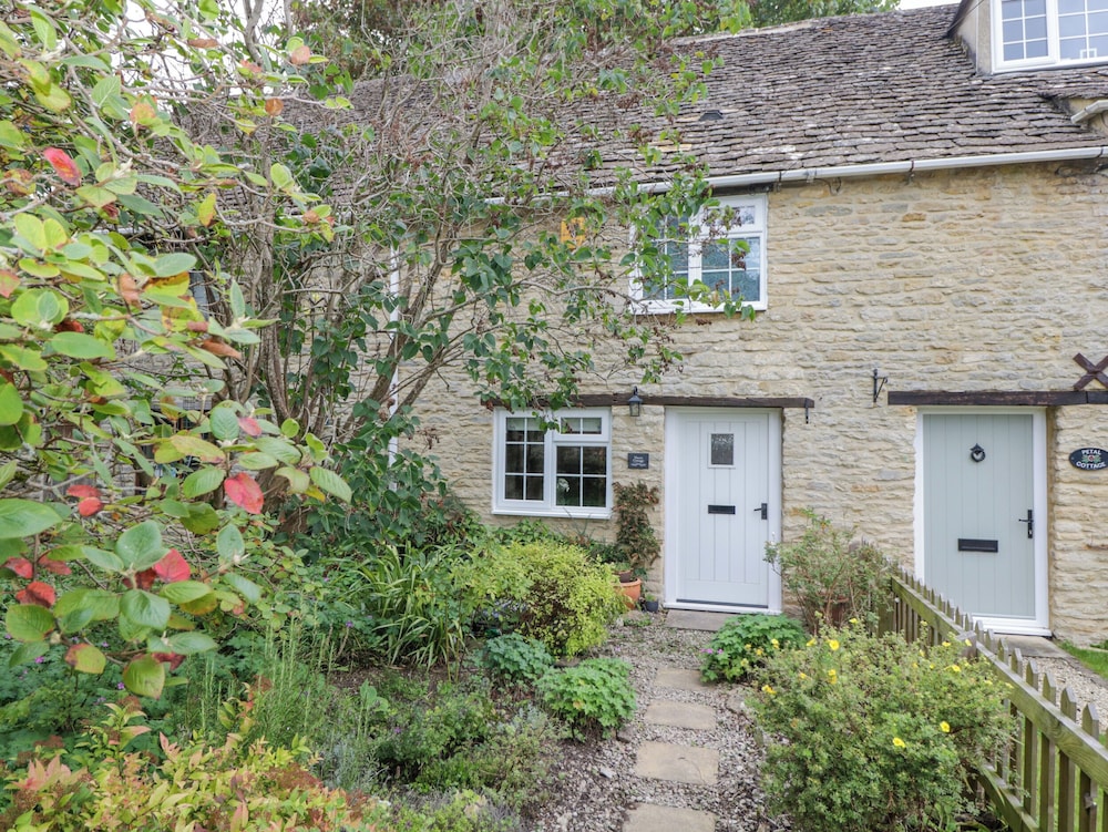 Thorn Cottage — 4-Star Luxury Hotel in Fairford, United Kingdom