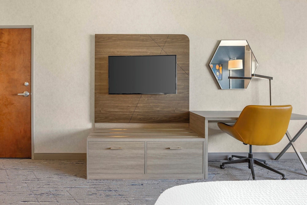 Holiday Inn Express & Suites Astoria by IHG - photo 18