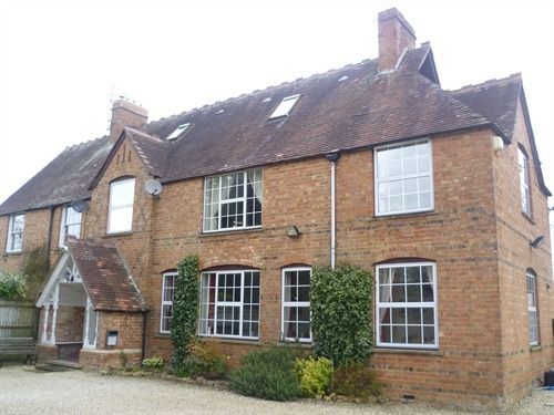 The Red House East — 4-Star Luxury Hotel in Bourton On The Water, United Kingdom