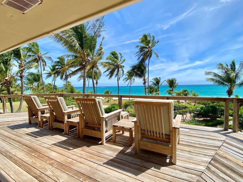 Beachfront Beauty: Restored Villa With Pool — 4-Star Luxury Hotel in Governor's Harbour, Bahamas
