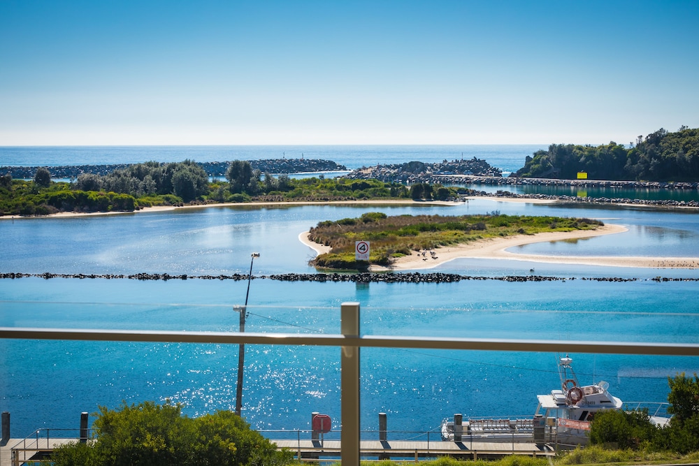 Southbound Escape At The Wharf — Narooma