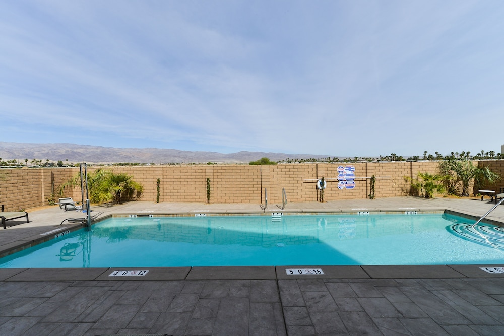 Holiday Inn Express & Suites Indio Coachella Valley by IHG - photo 42