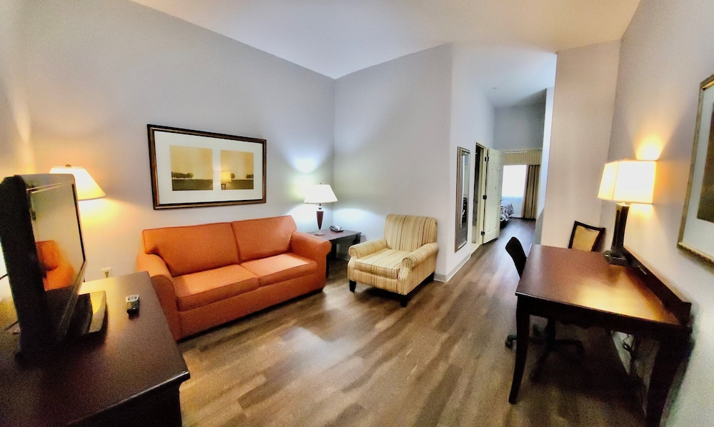 Red Roof Inn & Suites Midland - photo 8
