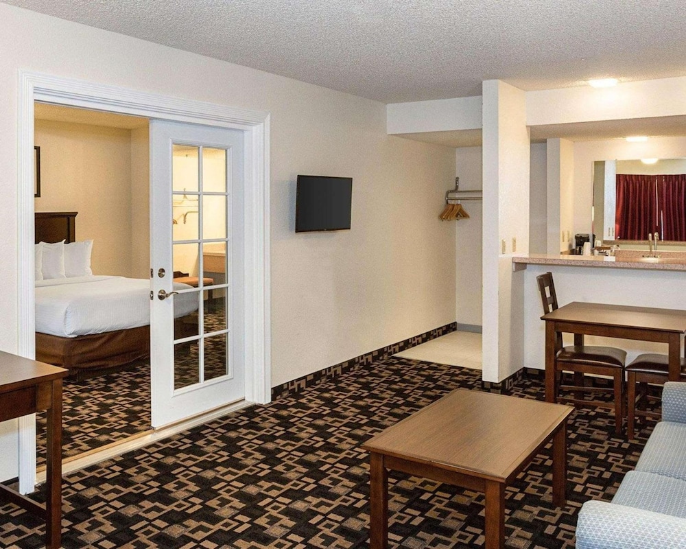 MorningGlory Inn & Suites - photo 23