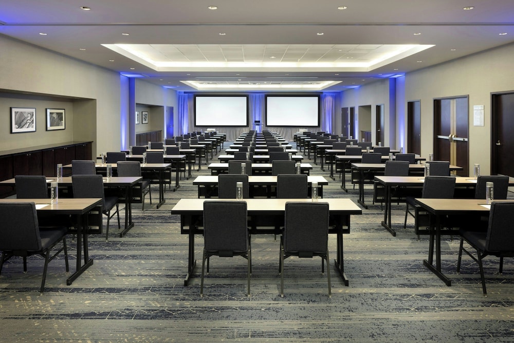 Courtyard by Marriott Chicago Magnificent Mile - photo 59