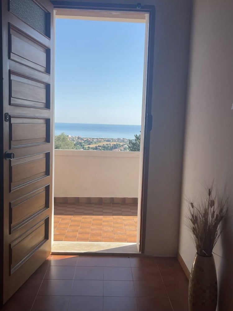 B&B Villa Alma — 4-Star Luxury Hotel in San Costanzo, Italy