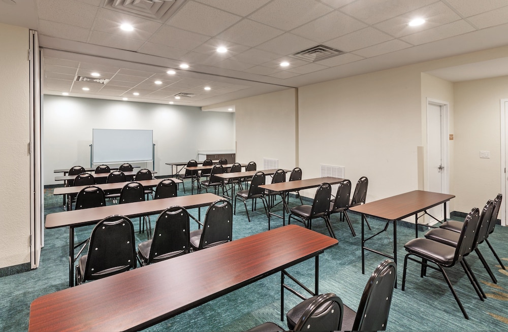 Candlewood Suites Houston North I45 by IHG - photo 29