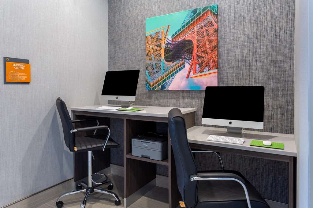 La Quinta Inn & Suites by Wyndham Shorewood - photo 33