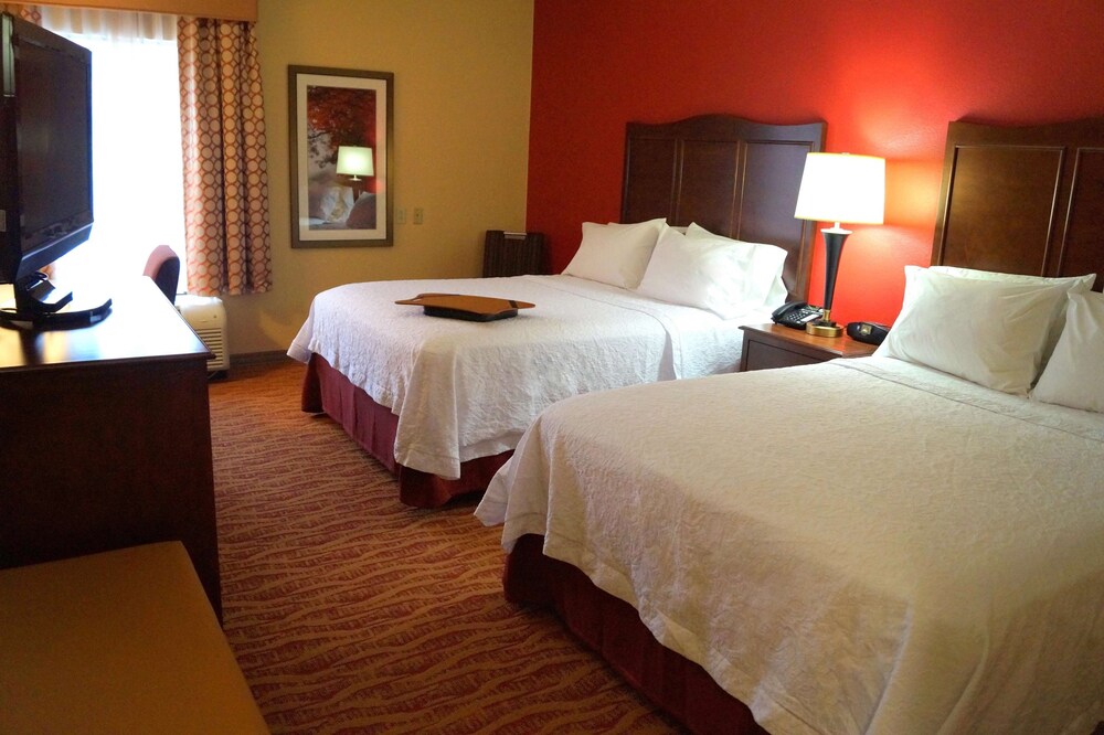 Hampton Inn Altoona - photo 14