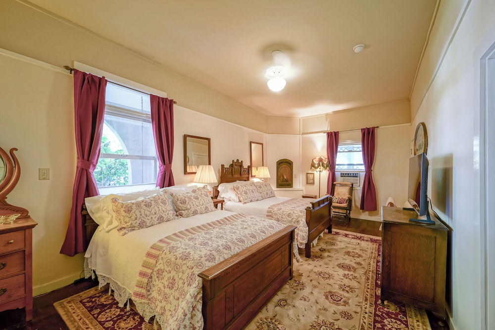 Weaverville Hotel - photo 38