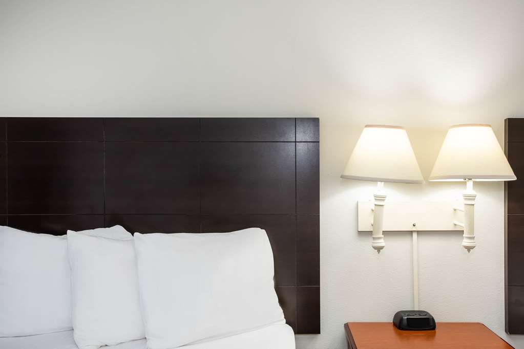 La Quinta Inn & Suites by Wyndham Melbourne Viera - photo 20