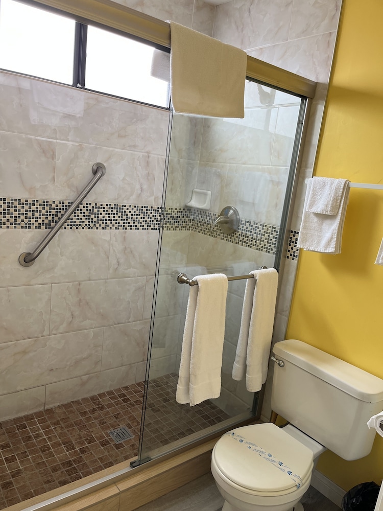 777 Motor Inn - photo 24