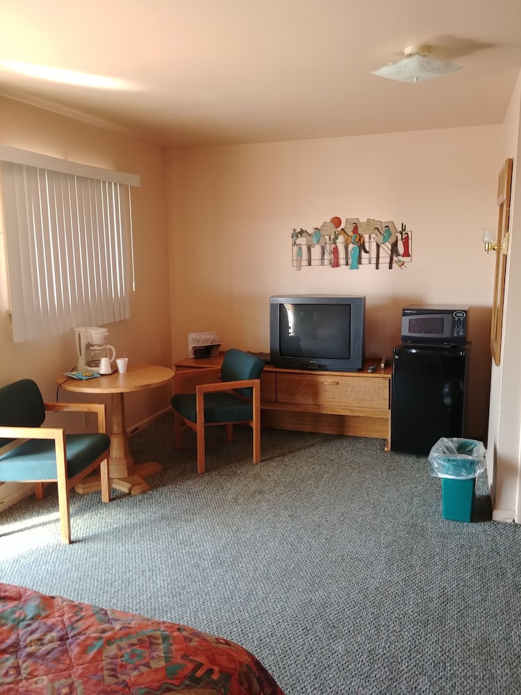 Cactus Inn - photo 3