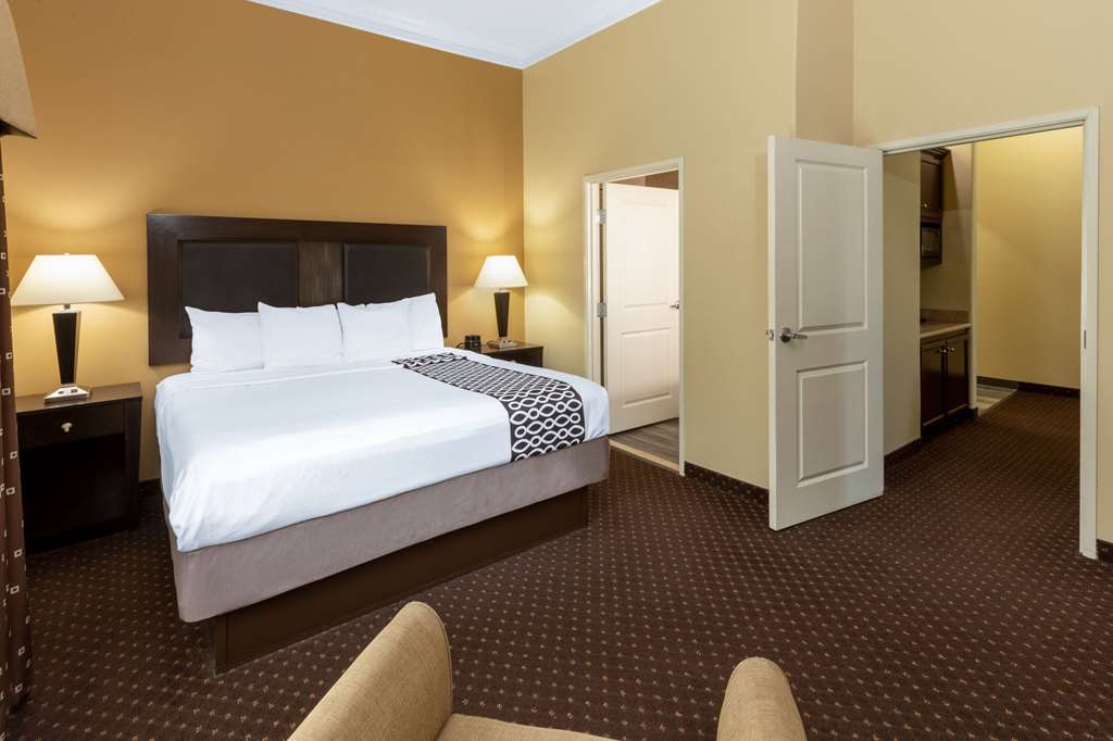 La Quinta Inn & Suites by Wyndham Houston New Caney - photo 23