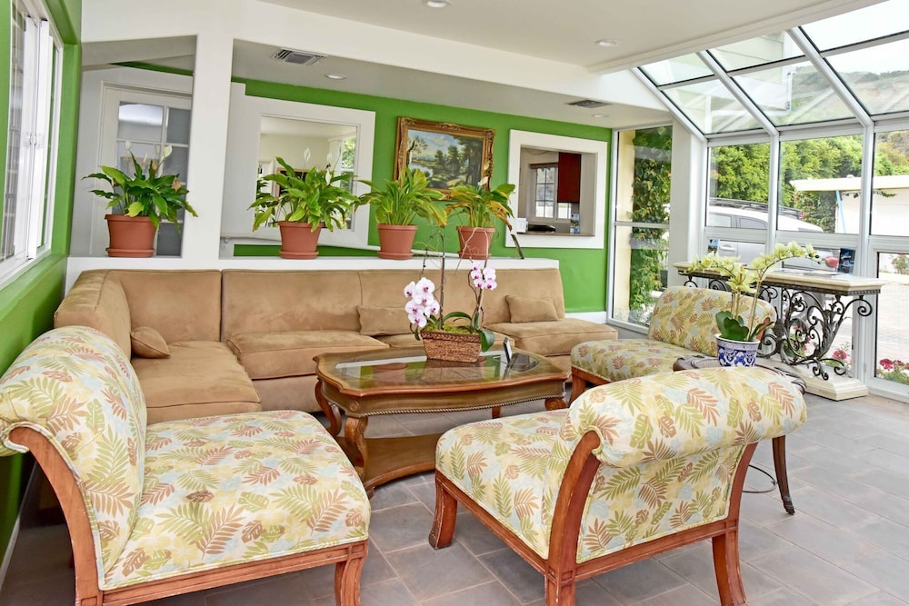 Malibu Country Inn - photo 3