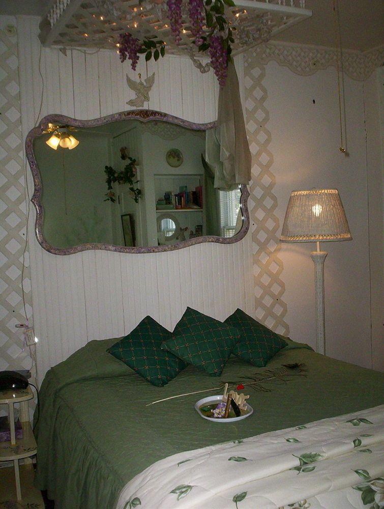 Yellow Turtle Inn - photo 9