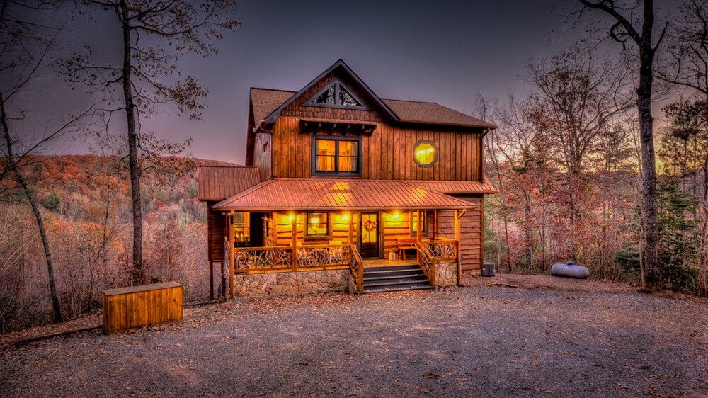 EZ Come EZ Geaux Stunning Mtn Views Hot Tub in Blue Ridge, United States