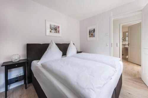 Haus Deichkieker Apartment 2 2 Deichpirat — 4-Star Luxury Hotel in Busum, Germany