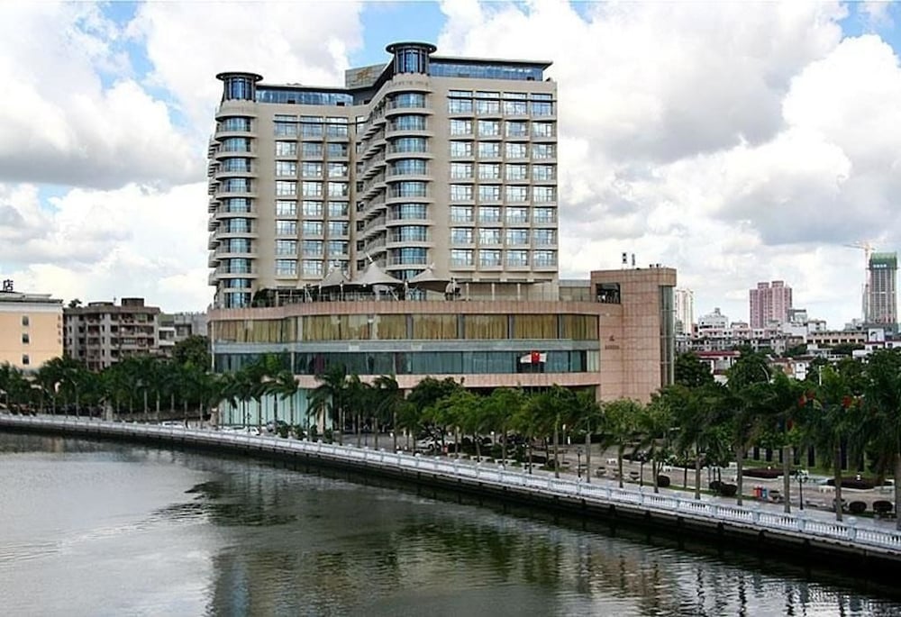 Hiyet Oriental Zhongshan Hotel — 4-Star Luxury Hotel in Zhongshan, People's Republic of China