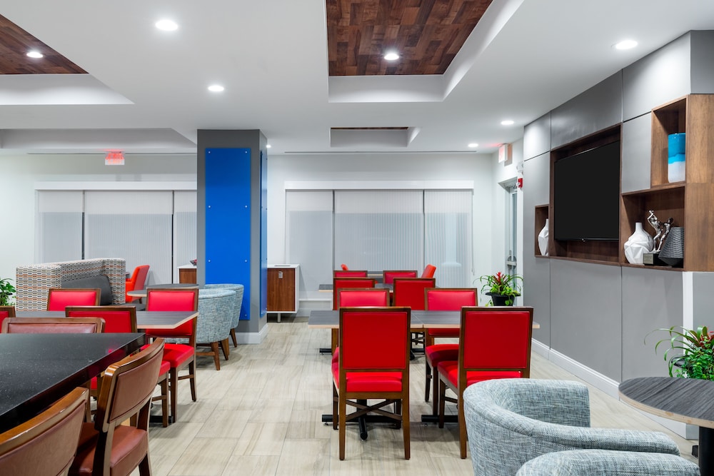 Holiday Inn Express & Suites Florence I 95 & I 20 Civic Ctr by IHG - photo 55