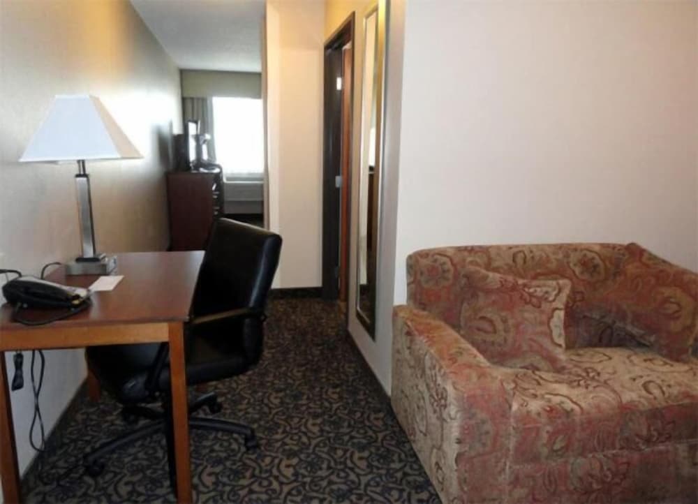Canby Inn And Suites - photo 35