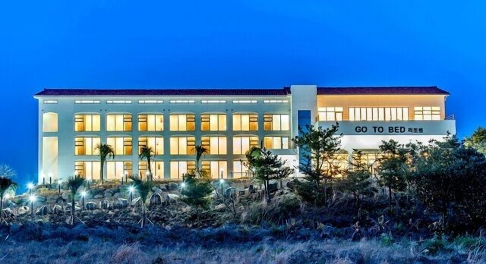 Go To Bed in Seogwipo, South Korea
