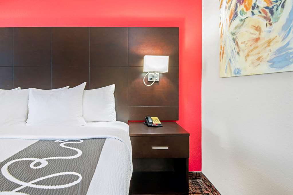 La Quinta Inn & Suites by Wyndham Elk City - photo 10