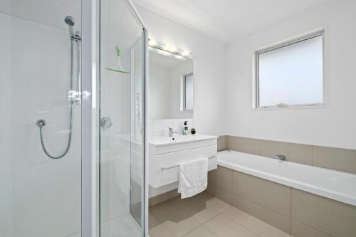 Hunter's Retreat Wanaka Holiday Home — 4-Star Luxury Hotel in Wanaka, New Zealand
