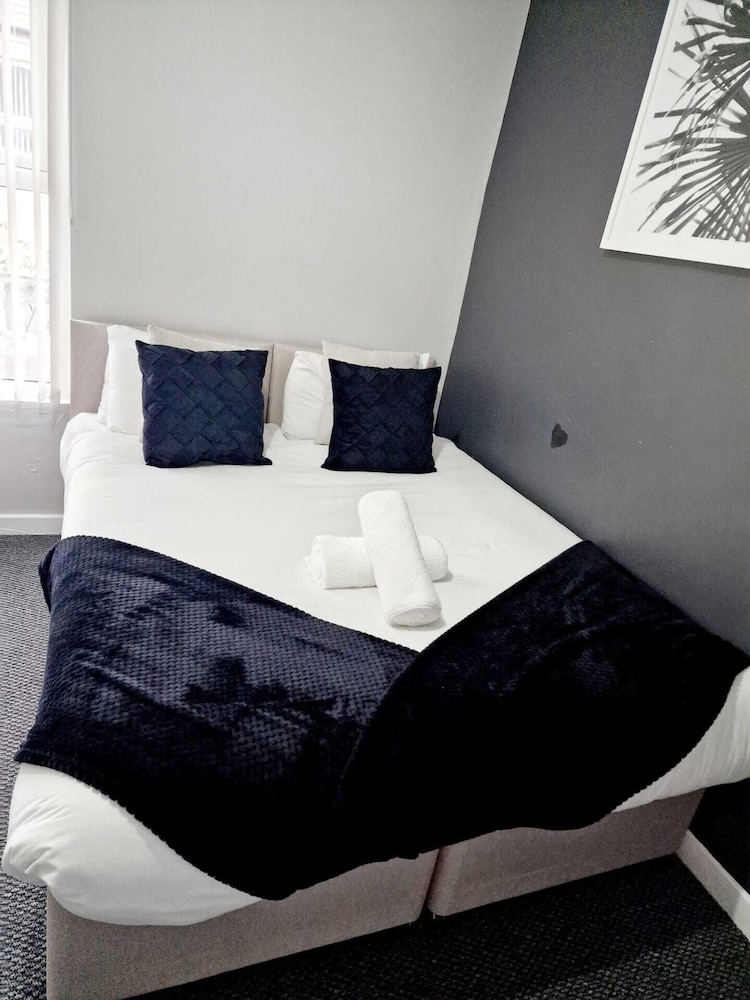 Fantastic Home Football Fans 5 min to Stadium — 4-Star Luxury Hotel in Liverpool, United Kingdom