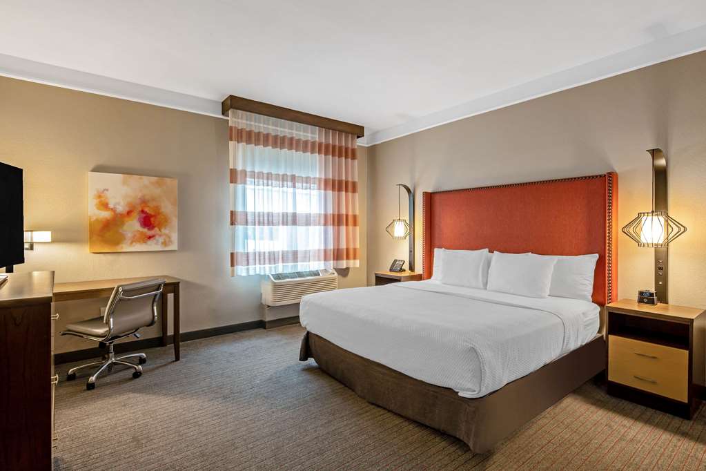 La Quinta Inn & Suites by Wyndham San Francisco Airport N - photo 22