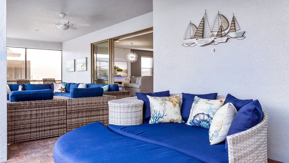 Family friendly Oasis With Game Room & Pool - photo 17