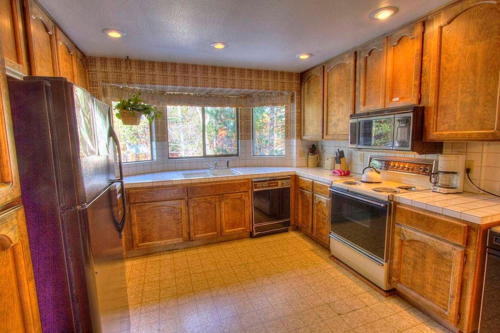Ski Lake Lodge 3 Bedroom Home by RedAwning