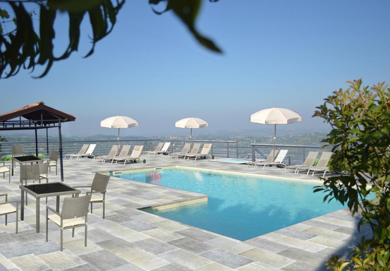 Il Volo Piscina E Wellness — 4-Star Luxury Hotel in Castiglione Tinella, Italy