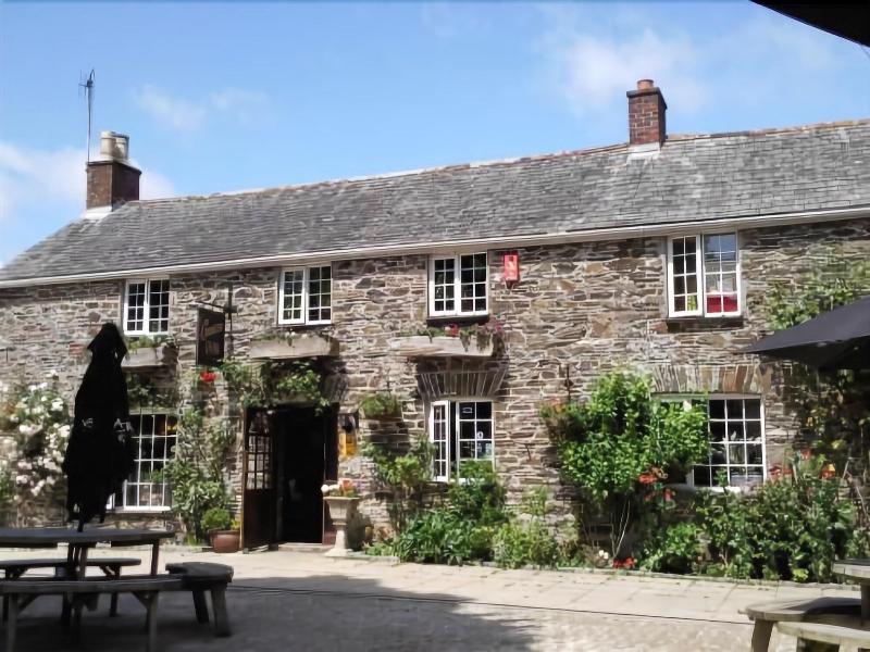 The Crooked Inn — 4-Star Luxury Hotel in Saltash, United Kingdom