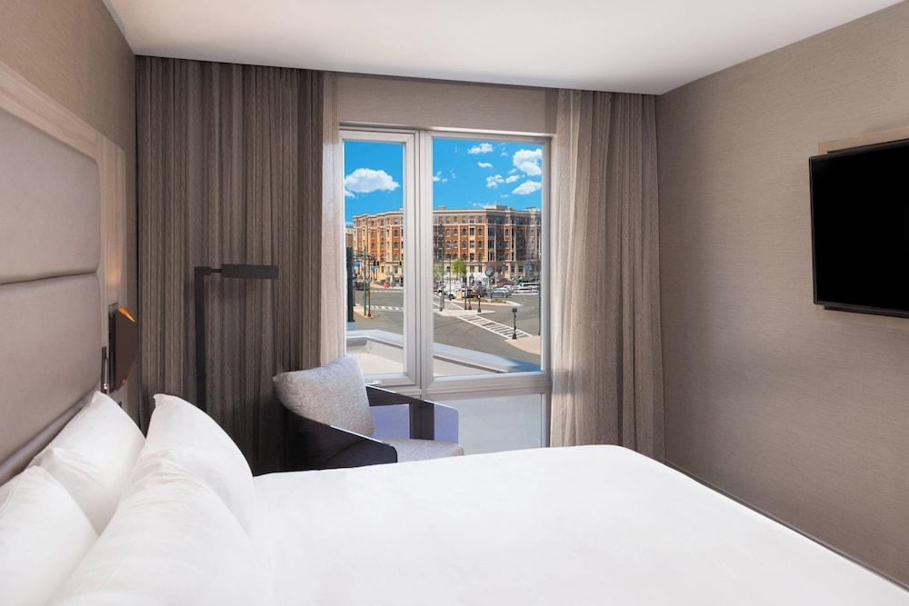 AC Hotel by Marriott Boston Cleveland Circle - photo 27