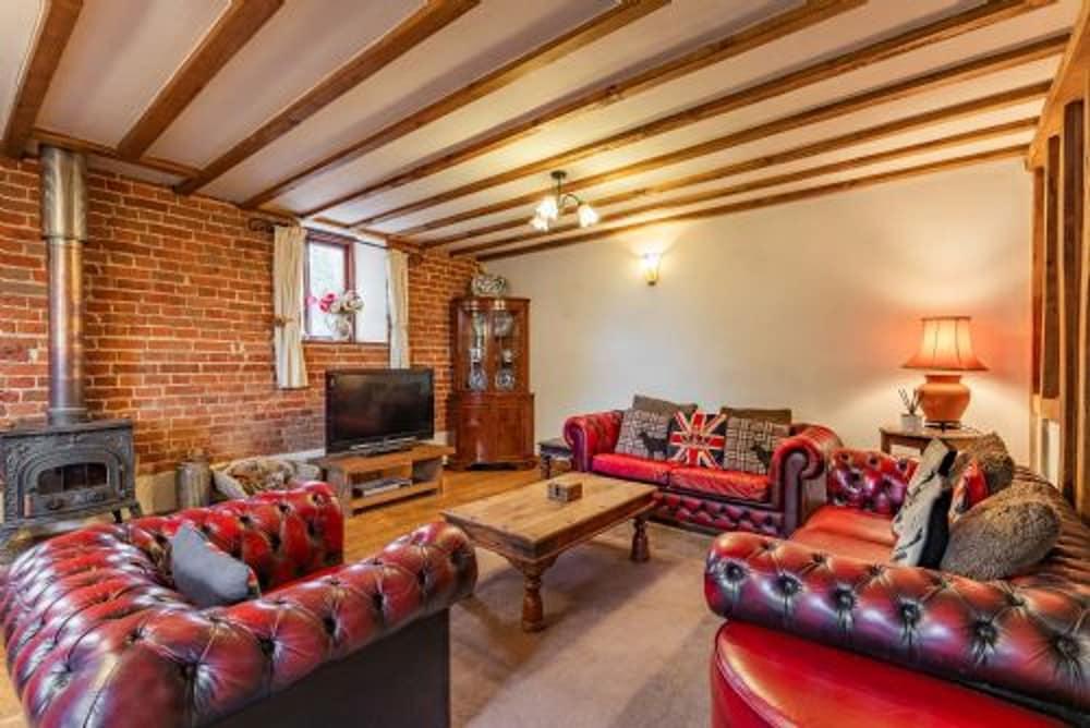 Host Stay Threshers Barn - last minute hotel in Norwich