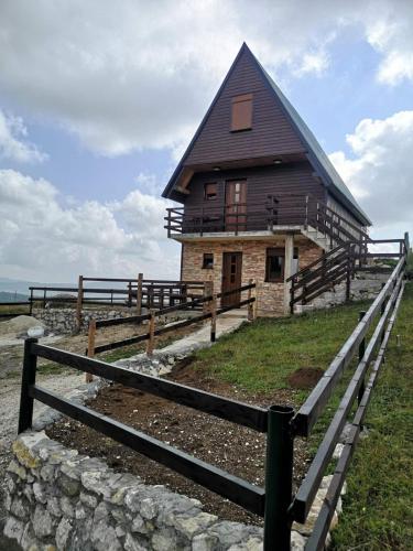 Holiday Villa Silvija — 4-Star Luxury Hotel in Zabljak, Montenegro