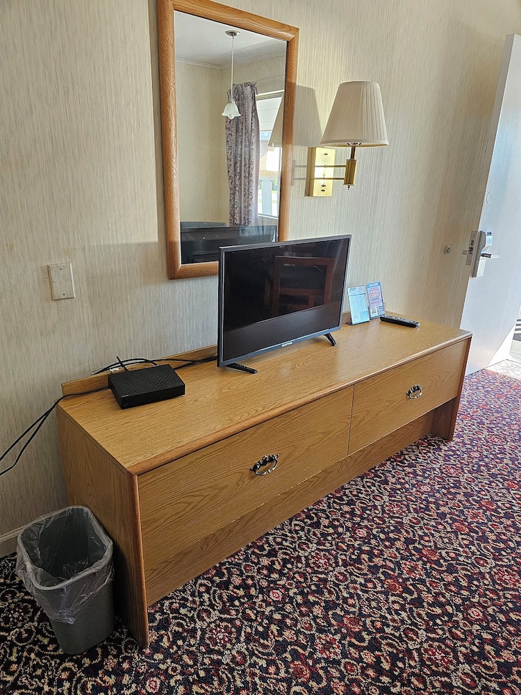 Travelodge by Wyndham Mackinaw City - photo 21