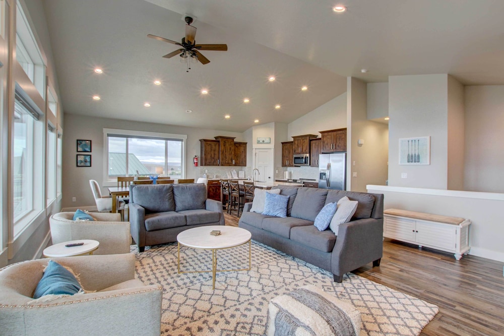 Lake View Escape with Private Beach Resort Access - featured photo