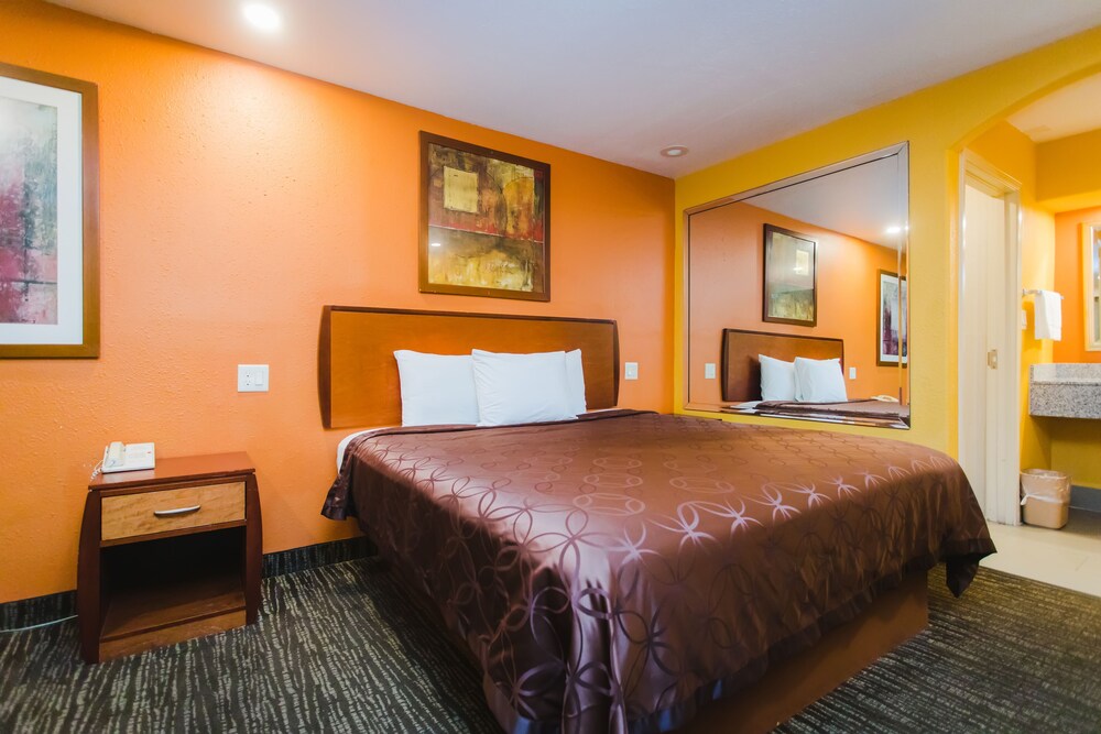 Knights Inn - photo 8