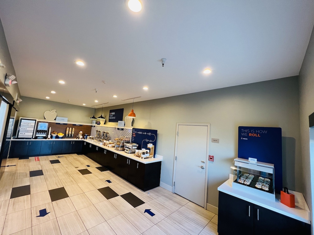 Holiday Inn Express & Suites Salinas by IHG - photo 36