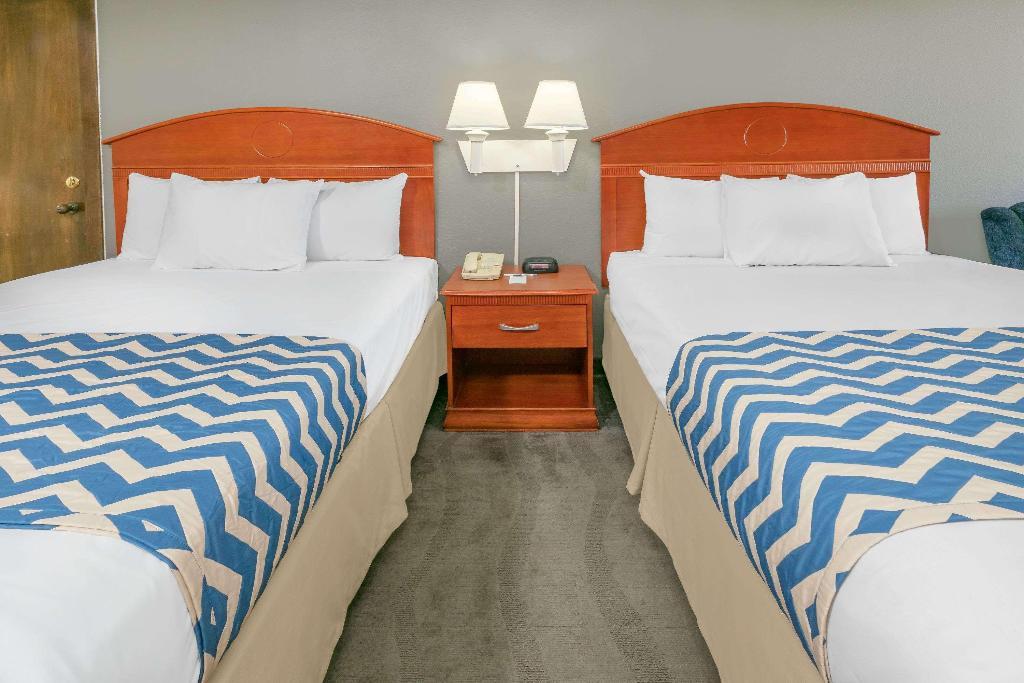 Travelodge Inn & Suites by Wyndham Norman - photo 9