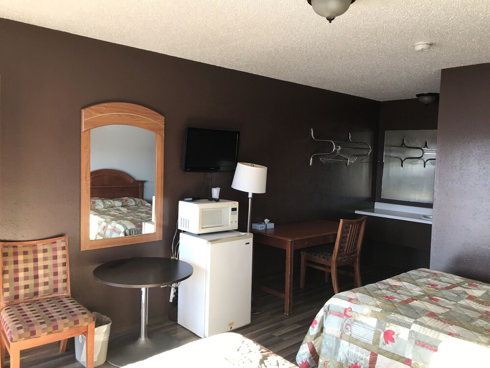 C&H Motel El Dorado Springs - photo 12
