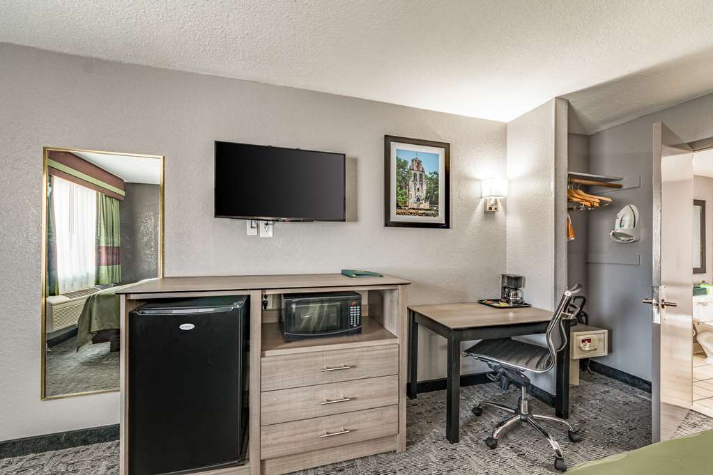 Quality Inn I 10 East near Frost Bank Center - photo 15