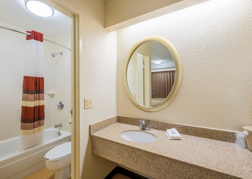 Red Roof Inn Jacksonville Airport - photo 18