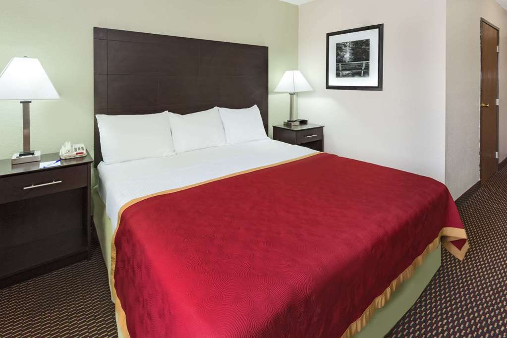 Baymont by Wyndham Beloit - photo 13