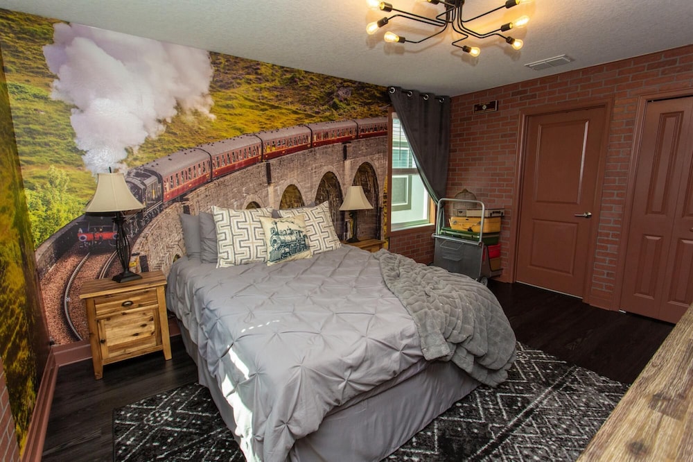 Magical Muggle Mansion Pool & Spa Sleeps 23 - photo 16