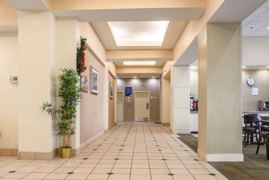 La Quinta Inn & Suites by Wyndham New Haven - photo 35