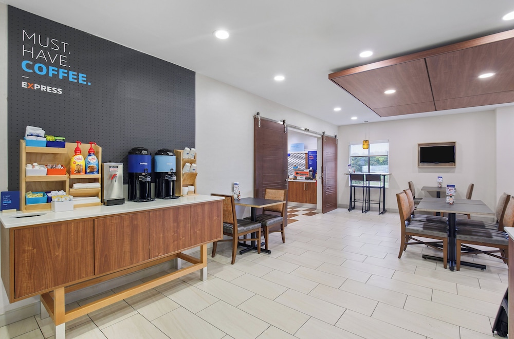Holiday Inn Express & Suites Locust Grove by IHG - photo 43